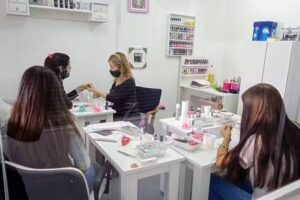 Academia de U&ntilde;as Esculpidas Cordoba y servicios de manicure y pedicure- Tamara Diaz NO A DOMICILIO