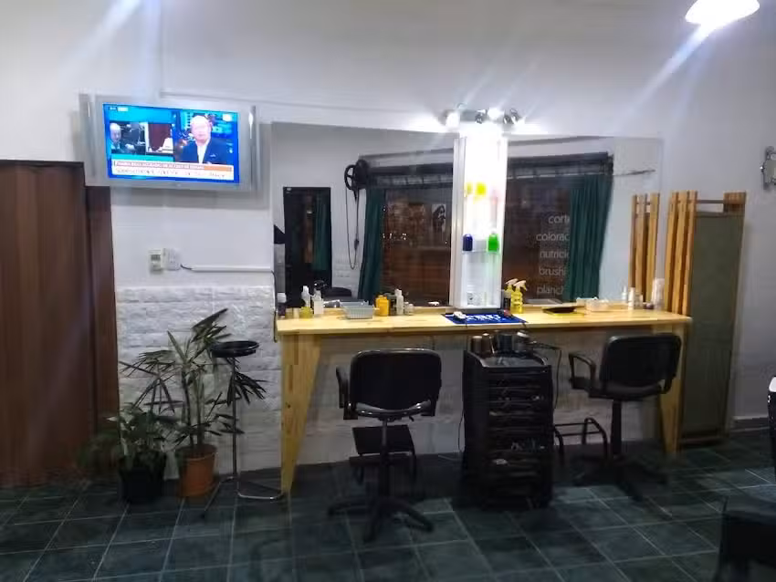 Adriano Salon Unisex