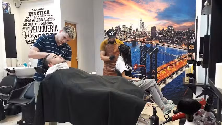 Agust&iacute;n Rivero sal&oacute;n profesional