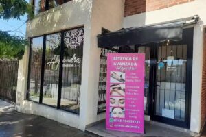 Alejandra u&ntilde;ate