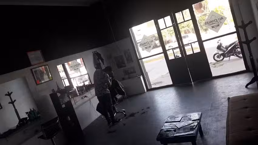 Ali Chales Peluquer&iacute;a Y Barber&iacute;a