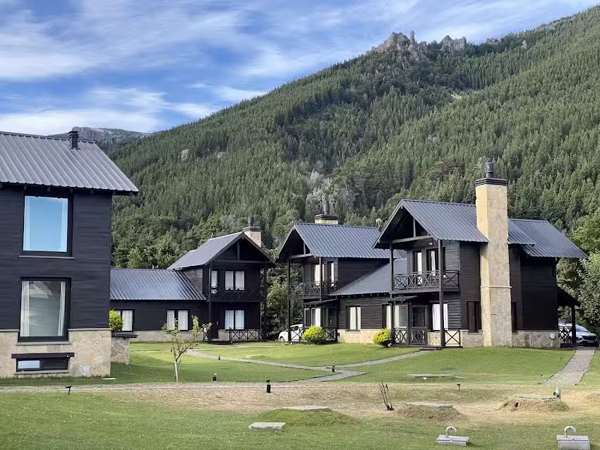 Amancio Hotel Spa & Caba&ntilde;as &ndash; Frente al Lago