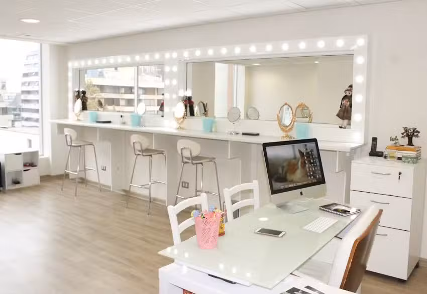 Andy Gantz Make up & hair Studio