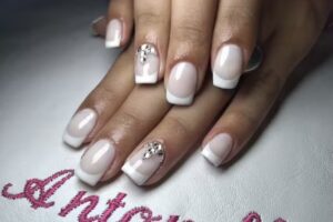 Antonella u&ntilde;as