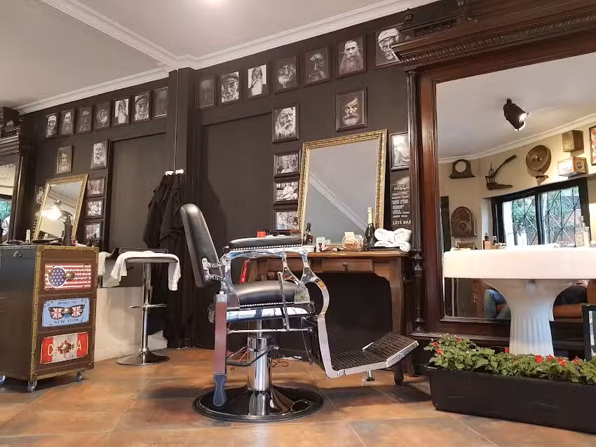 BARBER BARNES (PELUQUER&Iacute;A Y BARBER&Iacute;A)