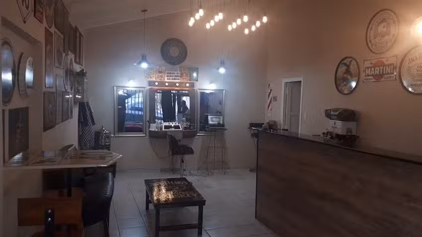 Barber&iacute;a Viejo Garaje