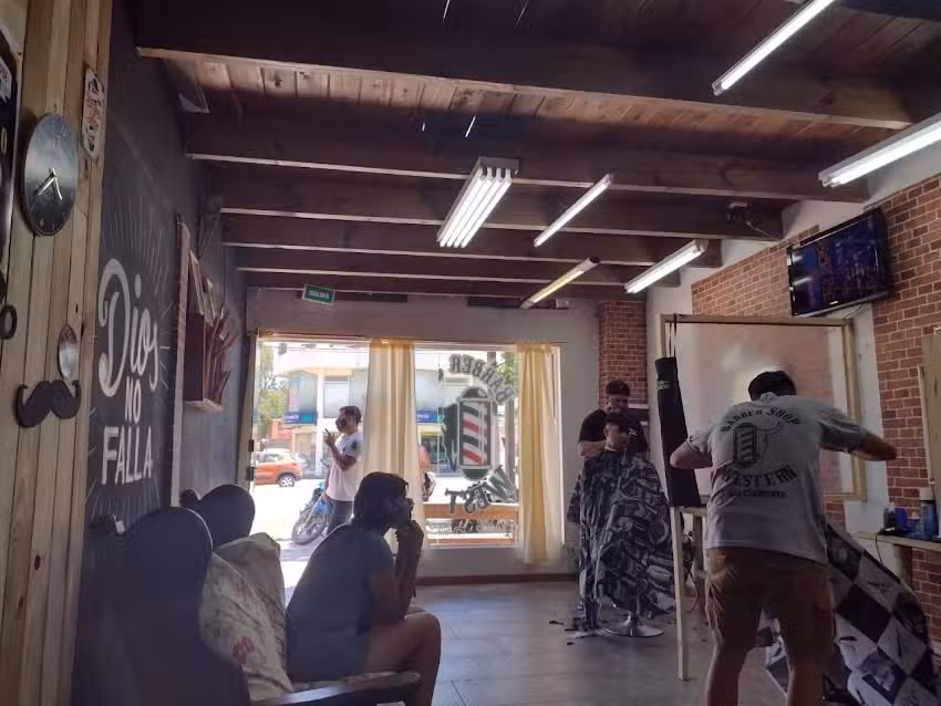 Barber&iacute;a WESTERN BARBER SHOP