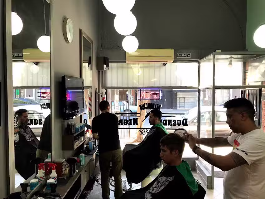 Barber&iacute;a y peluquer&iacute;a &ldquo;Duende Negro&rdquo;
