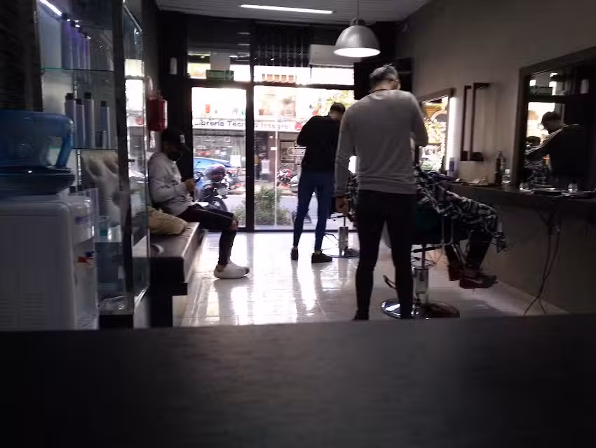 BARBERSHOP FRAVAL