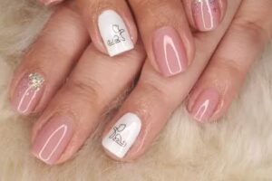 Beauty Woman U&ntilde;as Pesta&ntilde;as microblading