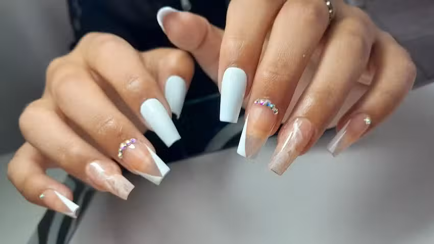 Bella Nails