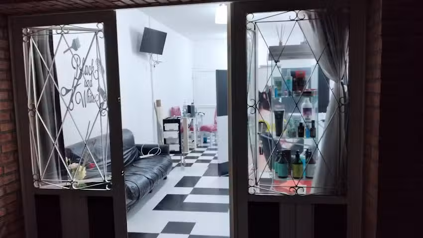 Black And White Sal&oacute;n Unisex