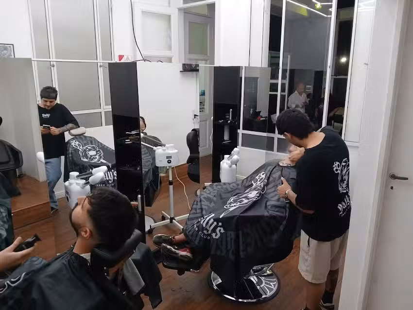 Bully&rsquo;s Barber Club