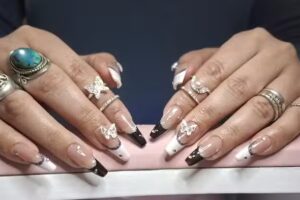 Cande Nails y Atenea Variedades