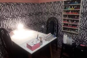 Carly &ldquo;U&ntilde;as Esculpidas&rdquo;