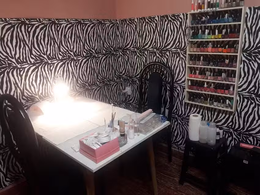 Carly &ldquo;U&ntilde;as Esculpidas&rdquo;