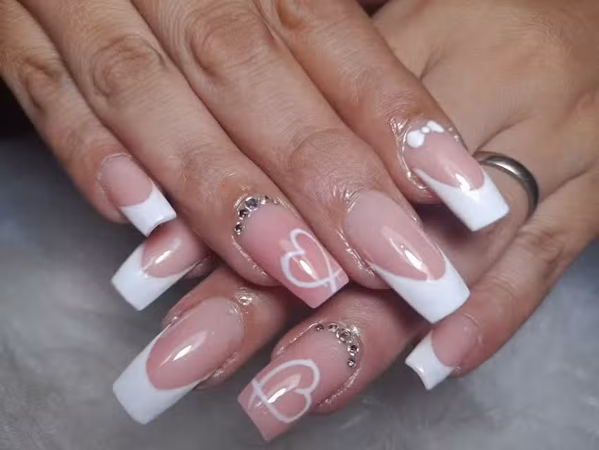 Caro Fierro Nails
