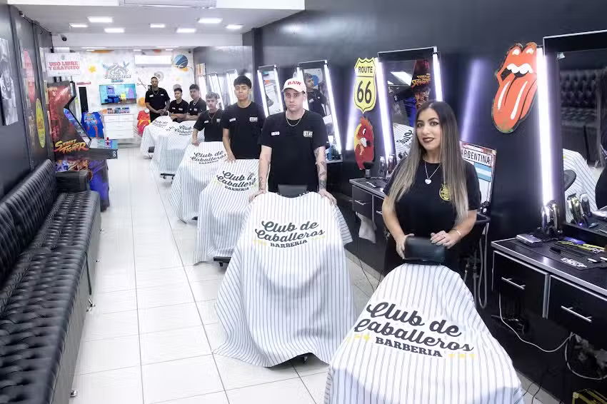 CLUB DE CABALLEROS BARBERIA