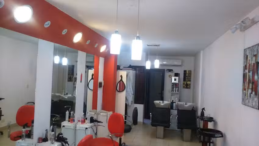 Con Estilo Peluquer&iacute;a