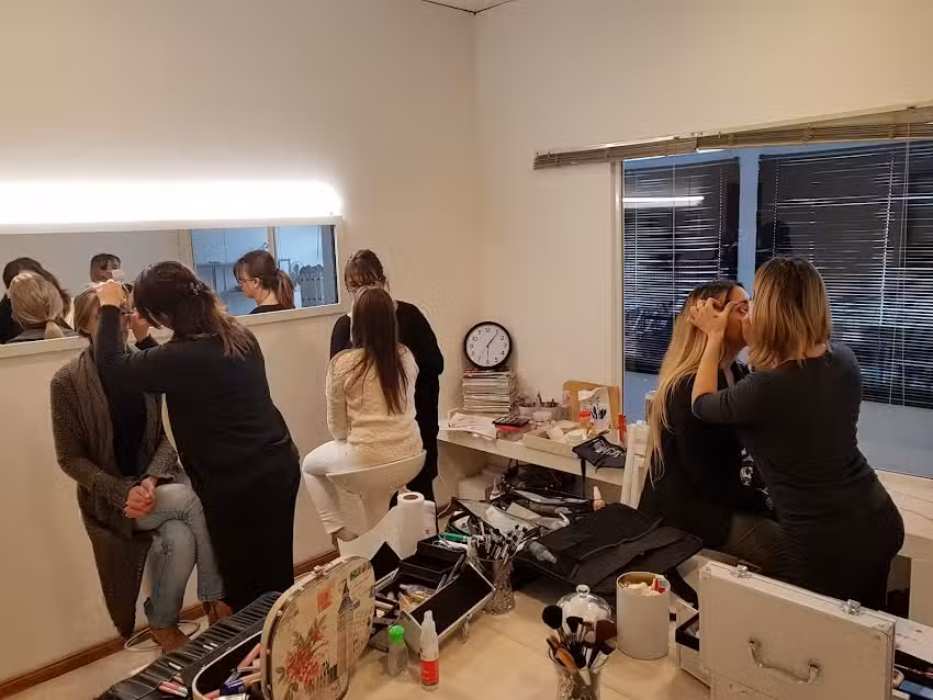 Connie M Belleza holistica y Maquillaje aerografico para eventos