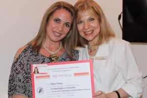 Cosmet&oacute;loga- Cosmiatra