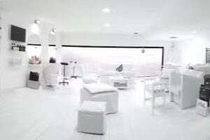 Cynthia Expert Colorist