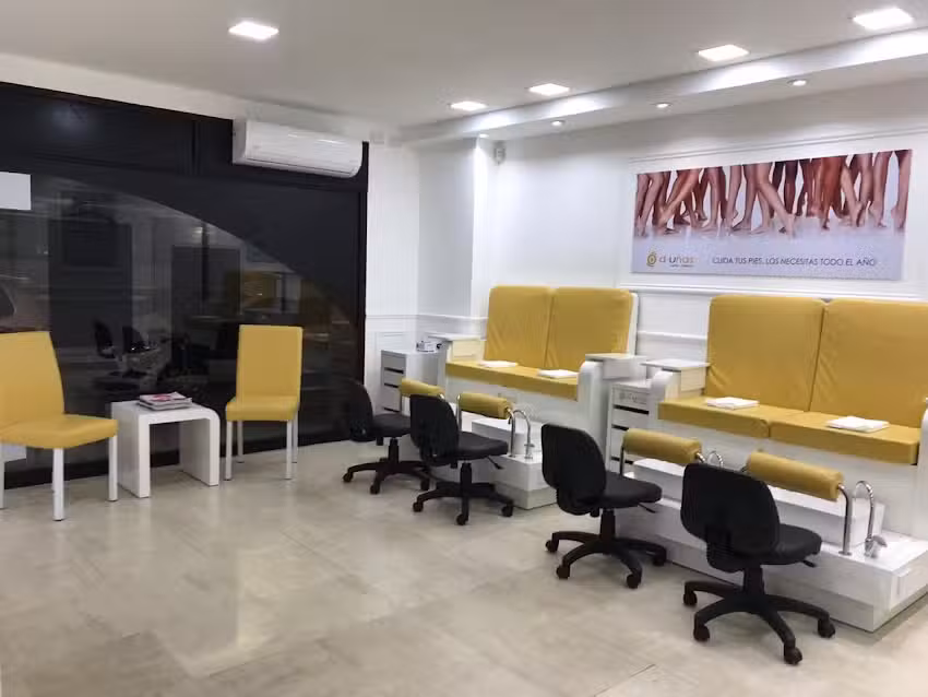 d-u&ntilde;as Caballito nails & beauty