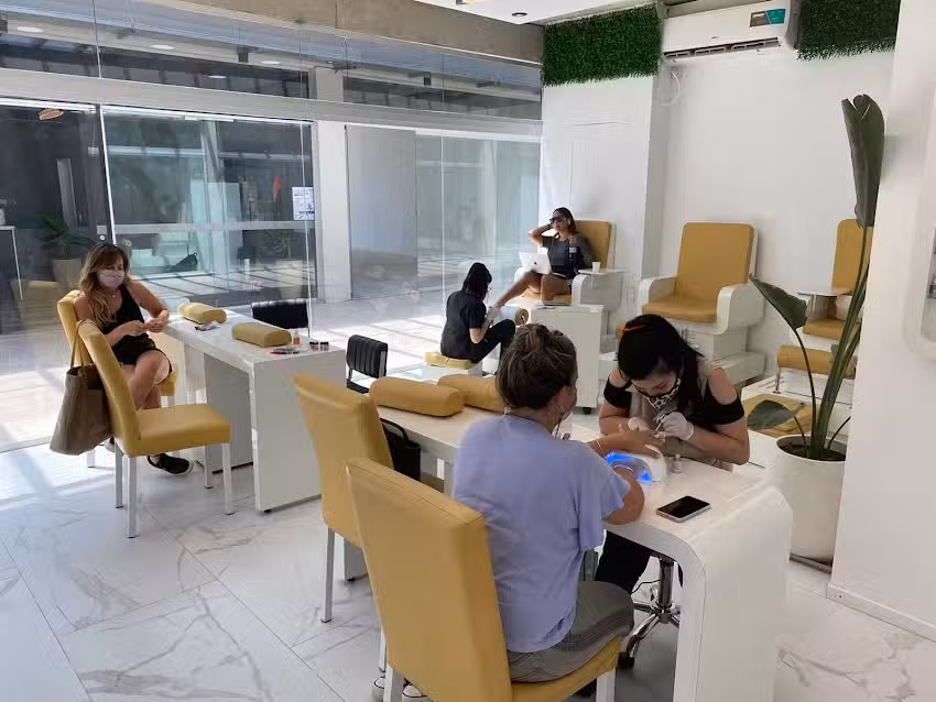 d-u&ntilde;as Villa Nueva nails & beauty