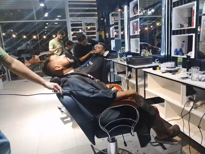 DE SOUSA`S HAIR STUDIO