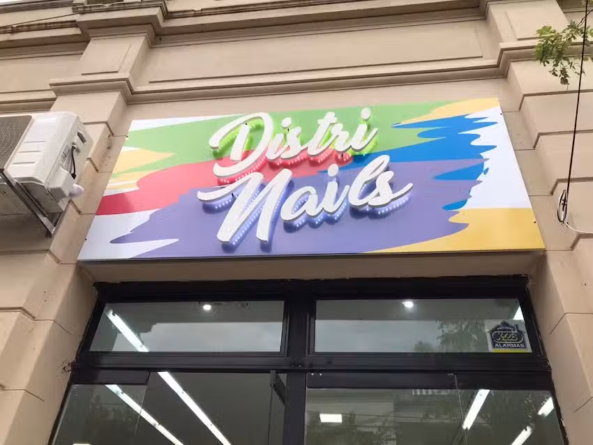 Distri Nails