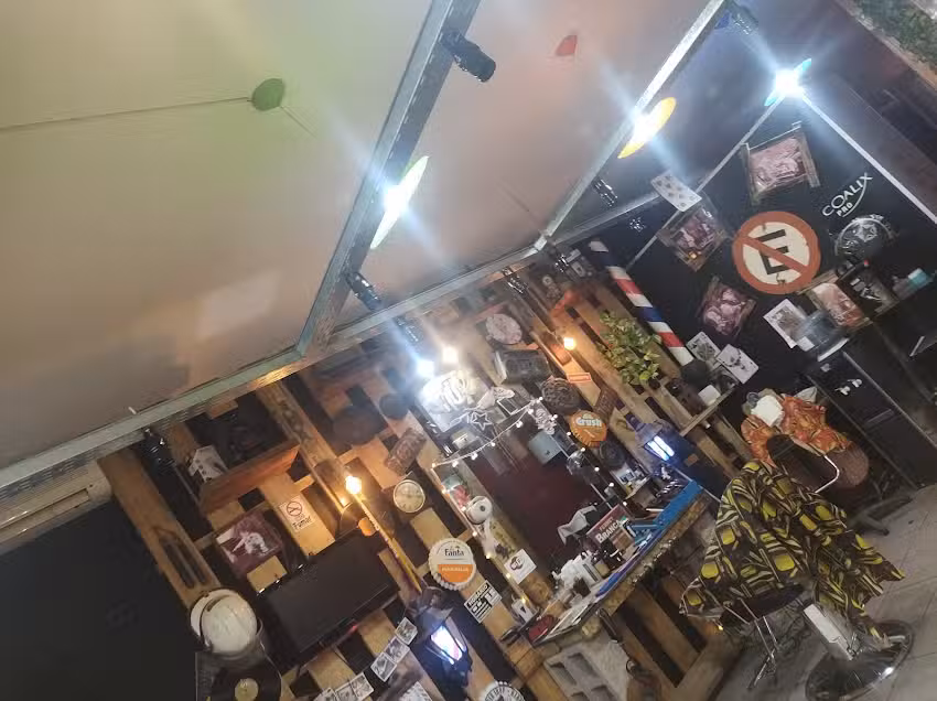 El Tio Bigotes Barber House