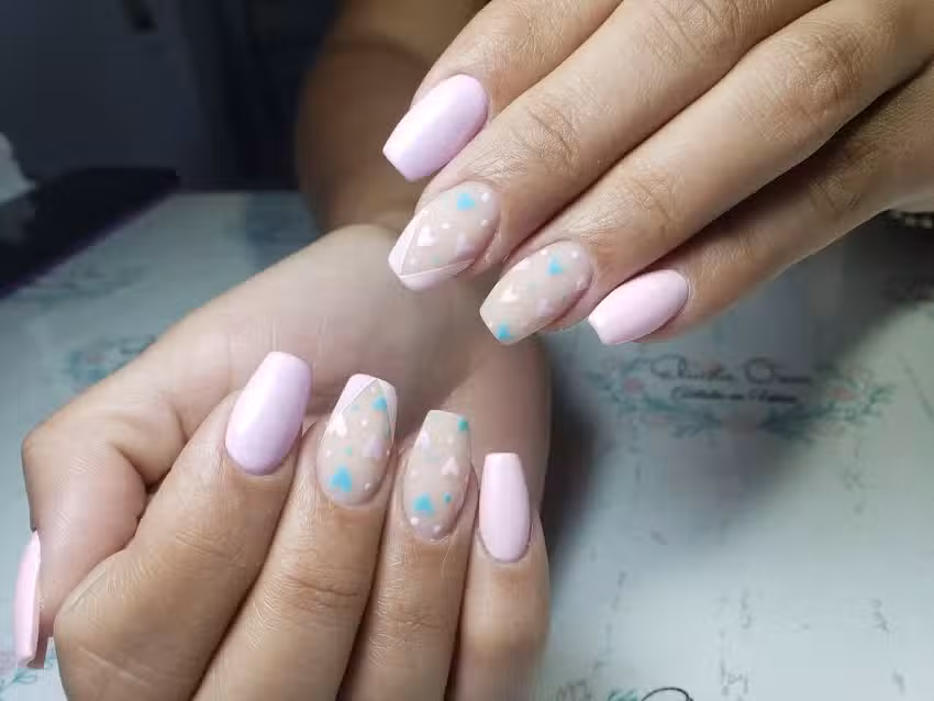 El&iacute;ana Osan Artista En U&ntilde;as