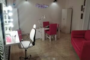 Elisa Farias Makeup & Nails