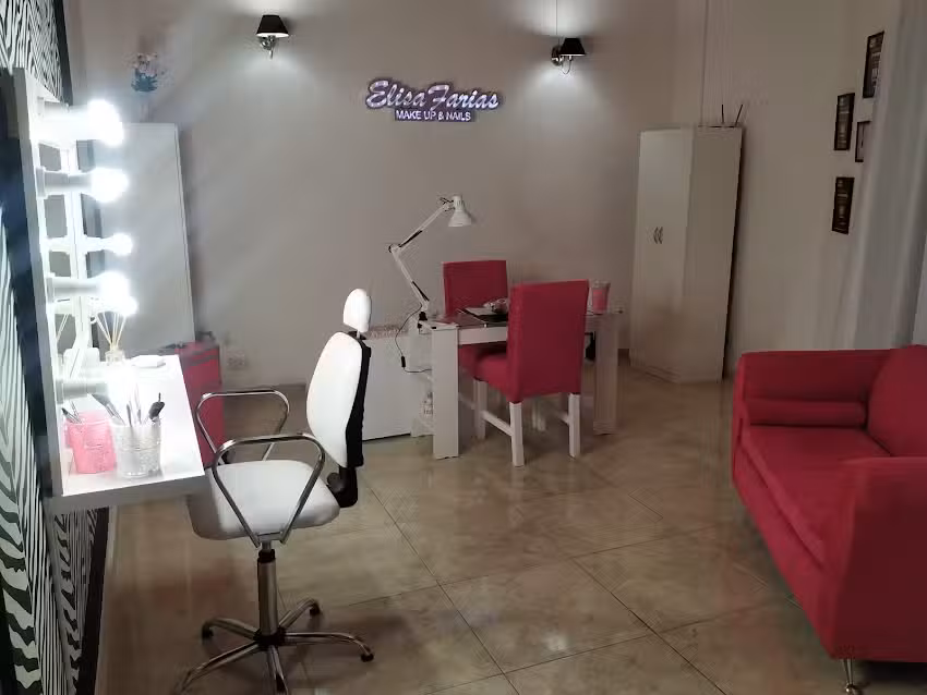 Elisa Farias Makeup & Nails