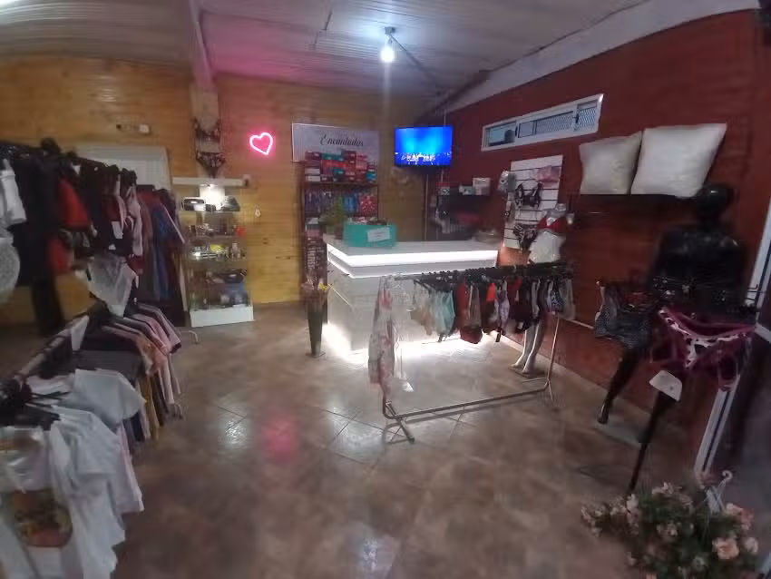 ENCANTADAS U&Ntilde;AS Y LENCERIA