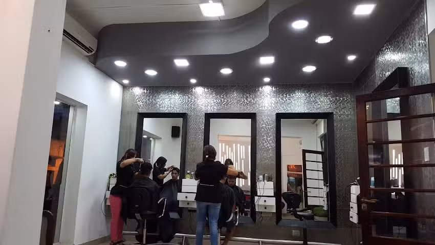 Federico Canga, Peluqueria