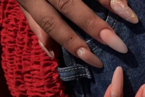 Flor Monta&ntilde;ez( Salon de u&ntilde;as)