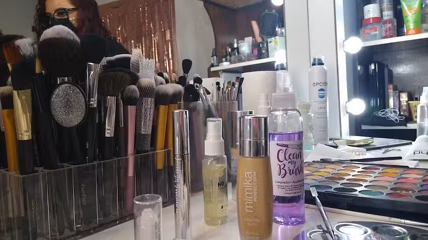 Flor Ponce Make Up & Hair Studio
