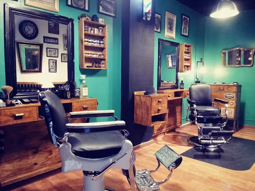Hair Garage Peluquer&iacute;a y Barber&iacute;a