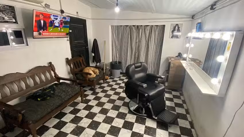 Hb Barber Studio
