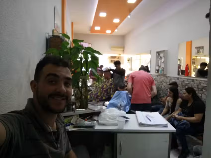 H&eacute;ctor y Facundo Cattana Peluquer&iacute;a Masculina