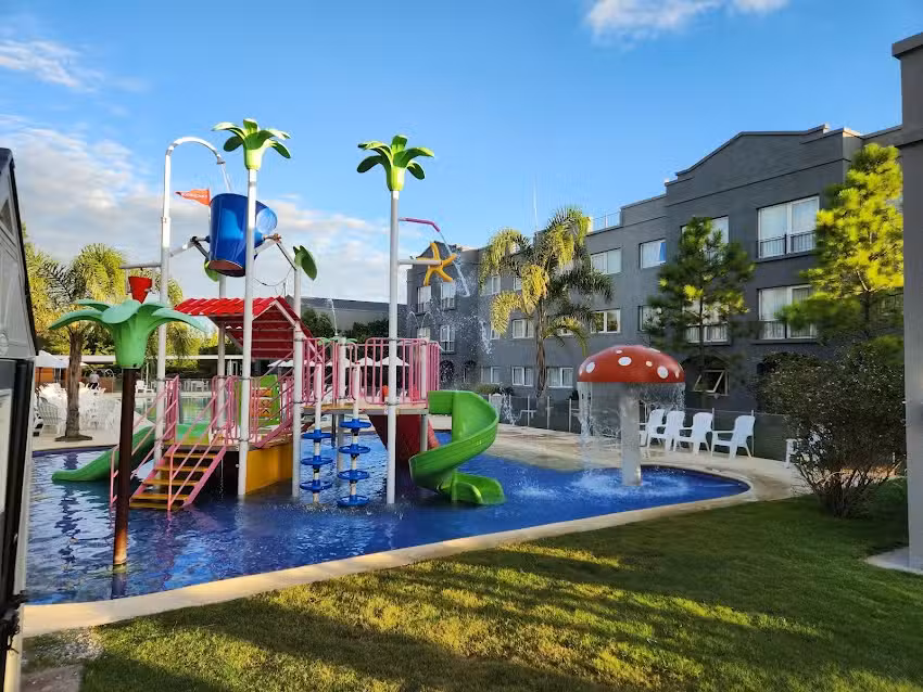 Howard Johnson by Wyndham Hotel & Resort Funes