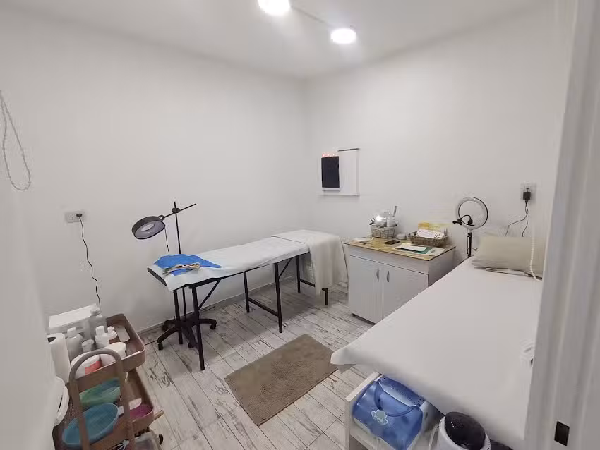 KARINA MENA Dermatocosmiatra Cosmet&oacute;loga Esteticista Centro de est&eacute;tica integral