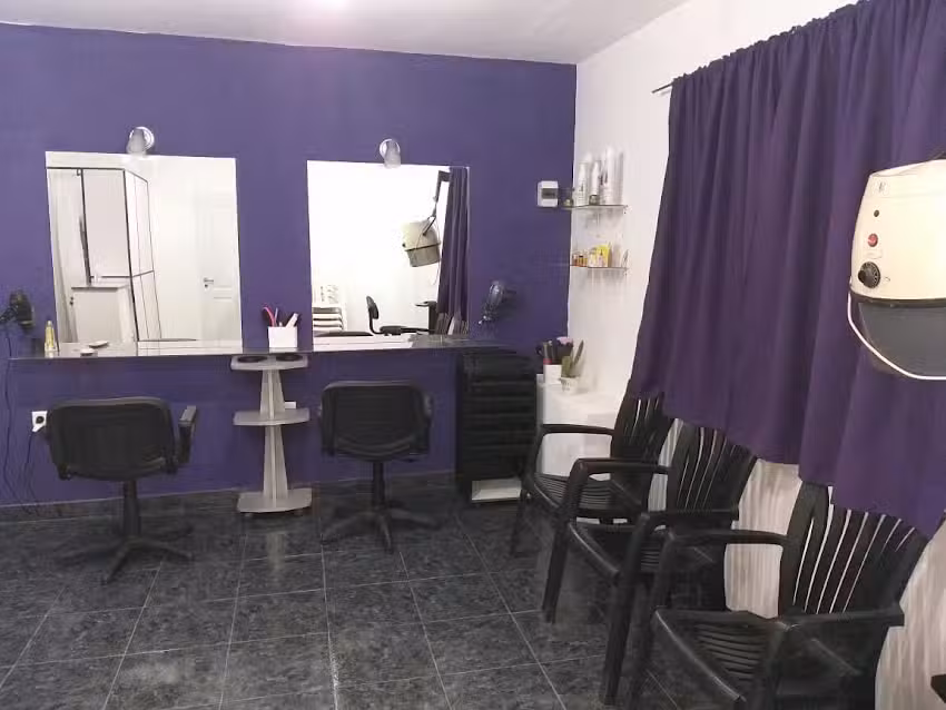 L R Beauty Salon