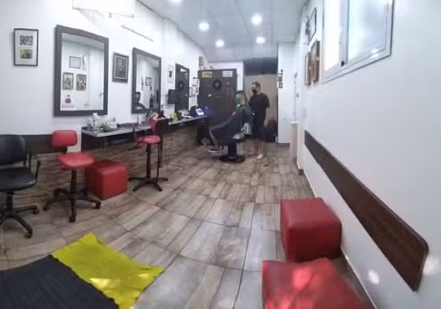 La pelu de Carlos &ndash; Sal&oacute;n tradicional