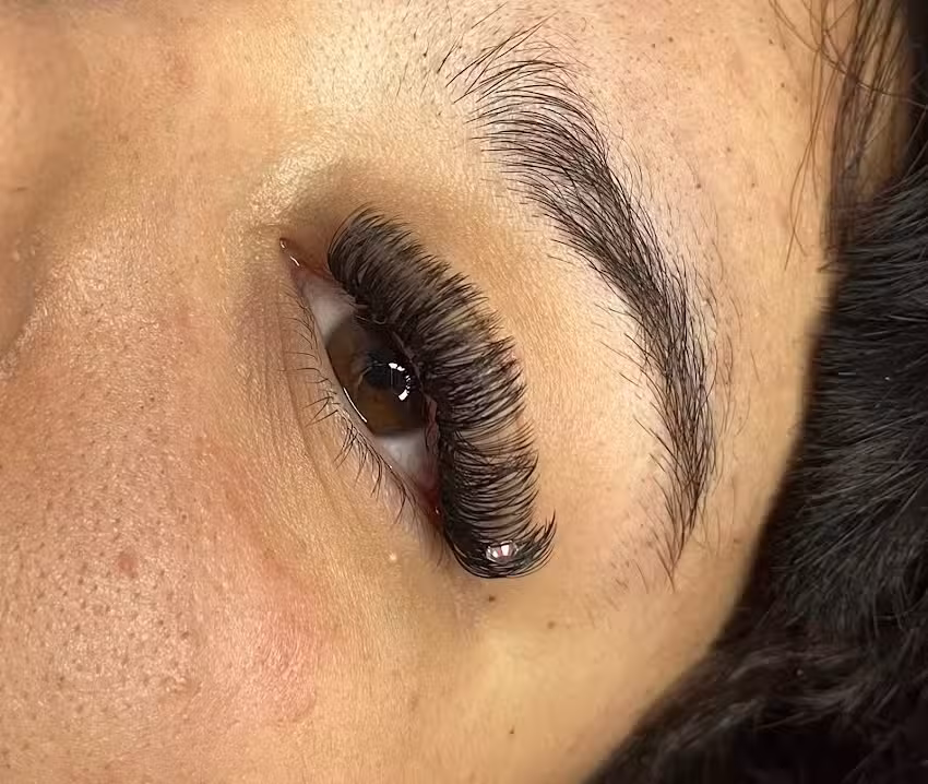 LASHES AYELEN