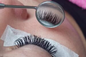 Lashes Club &ndash; Cejas y Pesta&ntilde;as