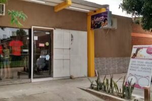 Lauras Tienda Y Peluqueria