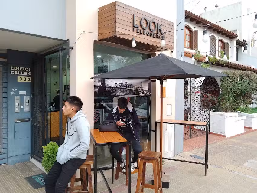 Look Peluquer&iacute;a/Barber&iacute;a