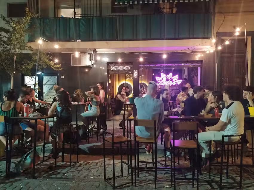 Lotus &ndash; Peluqueria, Bar, Casa Cultural